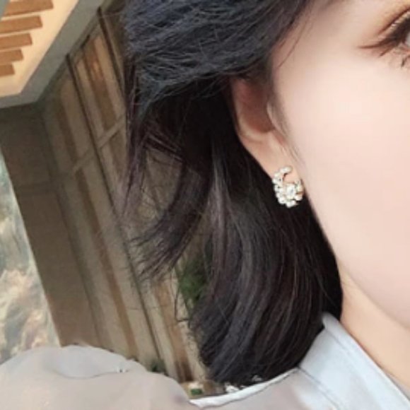 Star Moon Pearl Earrings - Picture 3 of 3